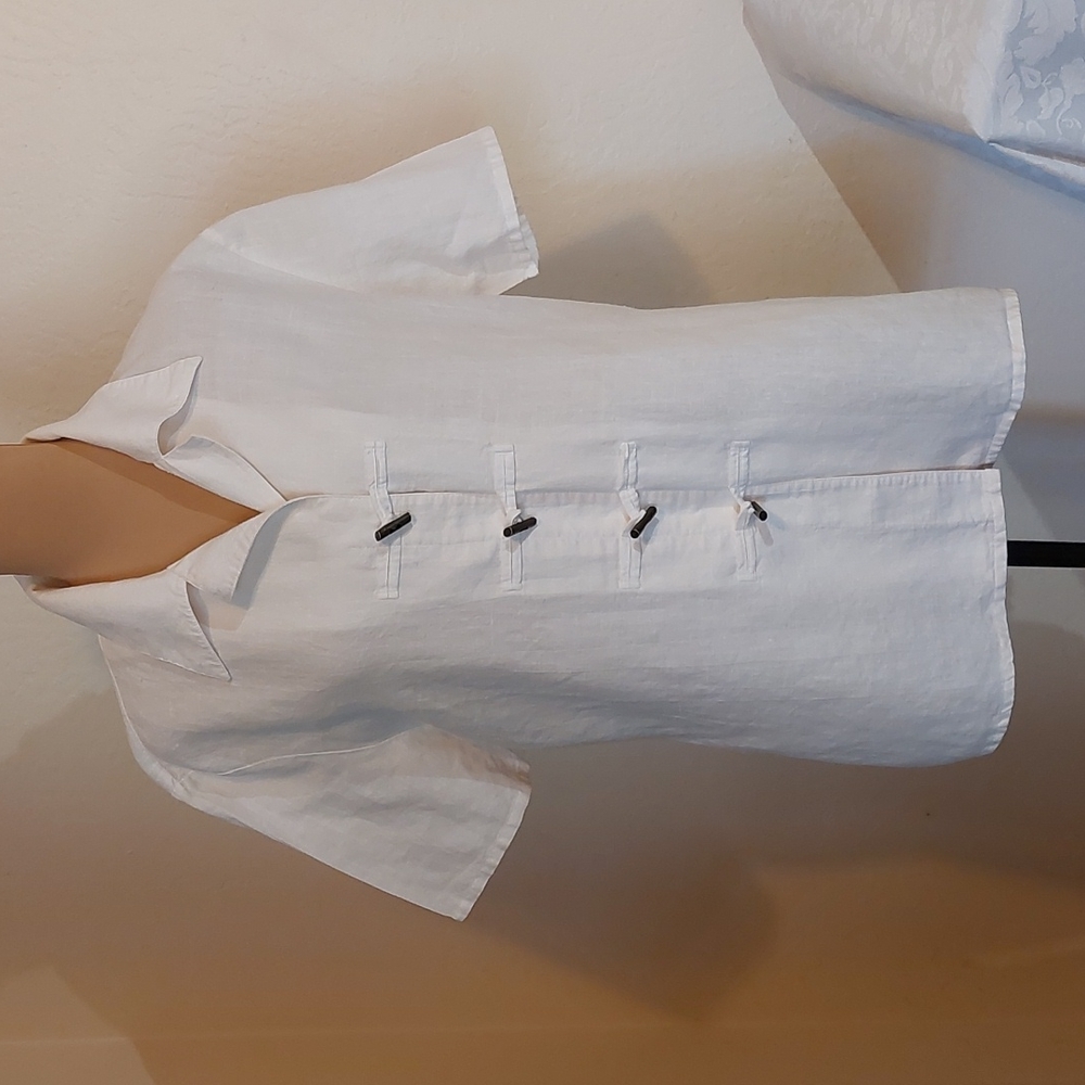 CARRY BACK short sleeve white linen blouse. Size 12. Pre-owned EUC